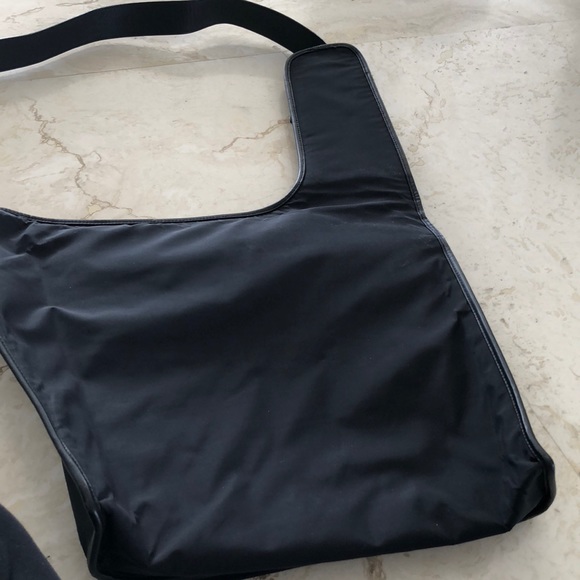 VINTAGE SALVATORE FERRAGAMO BLACK MESSENGER BAG - Picture 2 of 6